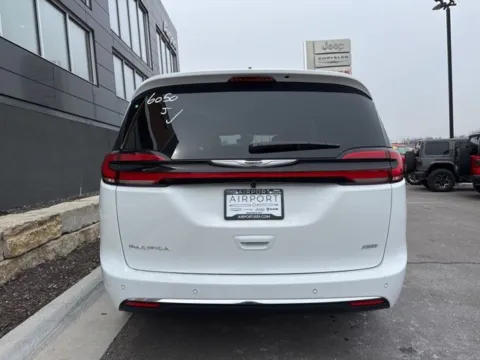 More photos of 2026 Chrysler Pacifica Select at Airport Chrysler Dodge Jeep Ram, MO