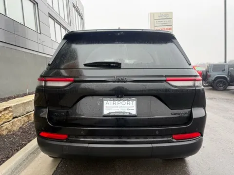 More photos of 2023 Jeep Grand Cherokee Limited at Airport Chrysler Dodge Jeep Ram, MO
