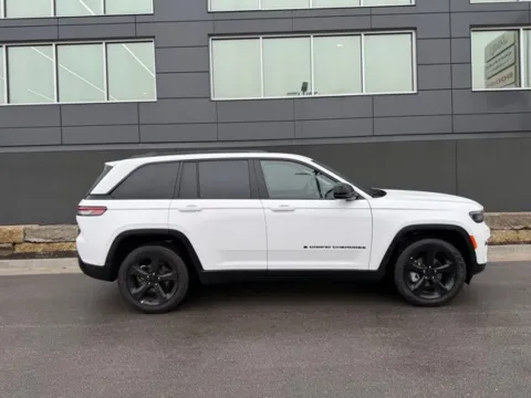 Photos of 2023 Jeep Grand Cherokee Limited for sale in Platte City, MO at Airport Chrysler Dodge Jeep Ram