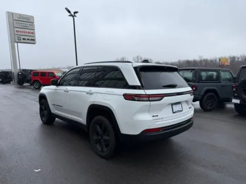 More photos of 2023 Jeep Grand Cherokee Limited at Airport Chrysler Dodge Jeep Ram, MO