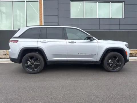 Photos of 2025 Jeep Grand Cherokee Altitude X for sale in Platte City, MO at Airport Chrysler Dodge Jeep Ram