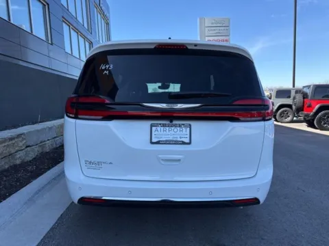More photos of 2026 Chrysler Pacifica Select at Airport Chrysler Dodge Jeep Ram, MO