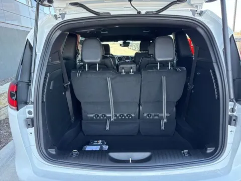 More photos of 2026 Chrysler Pacifica Select at Airport Chrysler Dodge Jeep Ram, MO