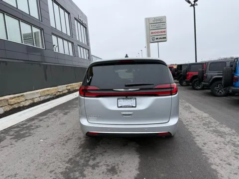 More photos of 2026 Chrysler Pacifica Select at Airport Chrysler Dodge Jeep Ram, MO