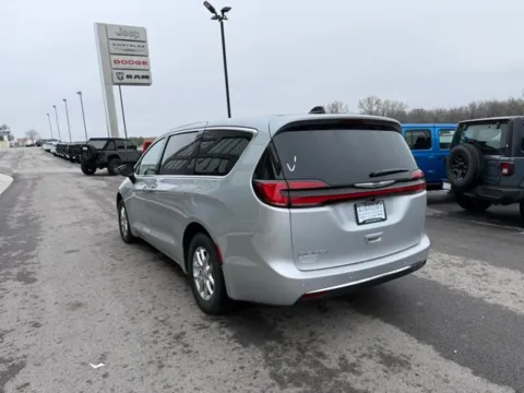 More photos of 2026 Chrysler Pacifica Select at Airport Chrysler Dodge Jeep Ram, MO