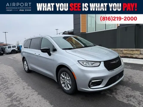 Silver 2026 Chrysler Pacifica Select for sale in Platte City, MO