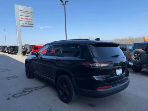 More photos of 2022 Jeep Grand Cherokee L Altitude at Airport Chrysler Dodge Jeep Ram, MO