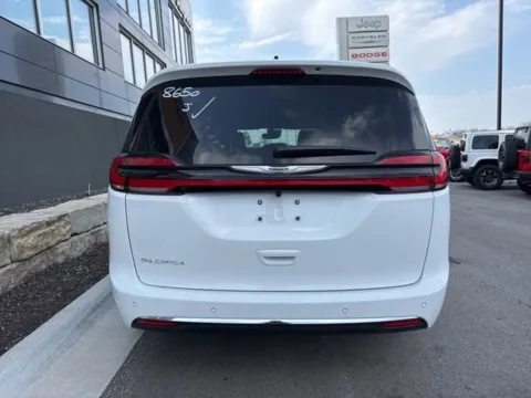 More photos of 2026 Chrysler Pacifica Select at Airport Chrysler Dodge Jeep Ram, MO