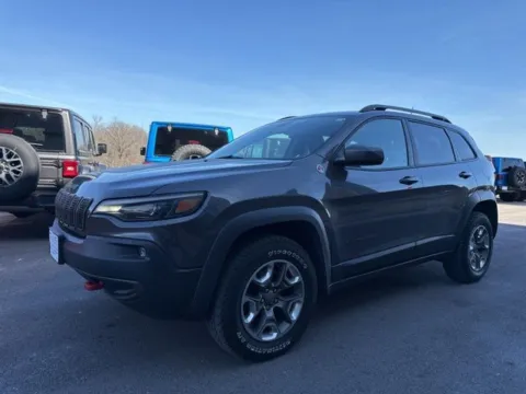 More photos of 2019 Jeep Cherokee Trailhawk at Airport Chrysler Dodge Jeep Ram, MO
