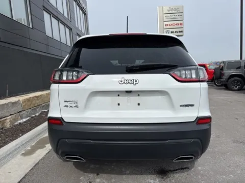 More photos of 2020 Jeep Cherokee Latitude at Airport Chrysler Dodge Jeep Ram, MO