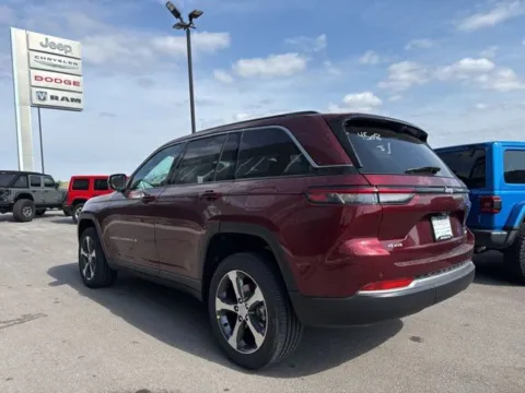 More photos of 2026 Jeep Grand Cherokee Limited at Airport Chrysler Dodge Jeep Ram, MO