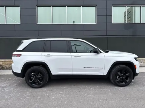 Photos of 2023 Jeep Grand Cherokee Altitude X for sale in Platte City, MO at Airport Chrysler Dodge Jeep Ram
