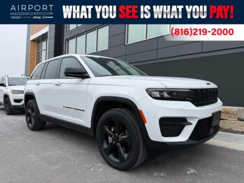 White 2023 Jeep Grand Cherokee Altitude for sale in Platte City, MO