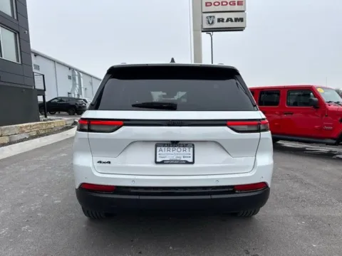 More photos of 2023 Jeep Grand Cherokee Altitude at Airport Chrysler Dodge Jeep Ram, MO