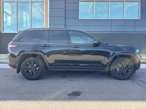 Photos of 2024 Jeep Grand Cherokee Altitude X for sale in Platte City, MO at Airport Chrysler Dodge Jeep Ram