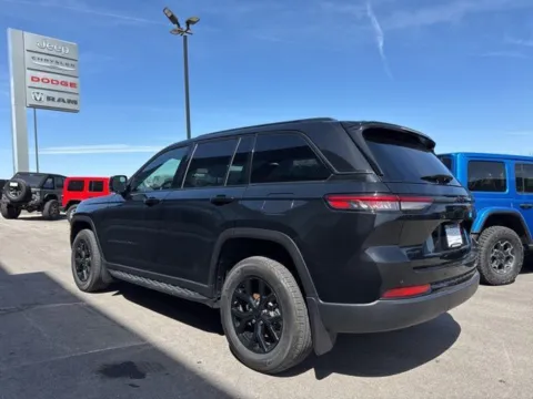 More photos of 2024 Jeep Grand Cherokee Altitude X at Airport Chrysler Dodge Jeep Ram, MO