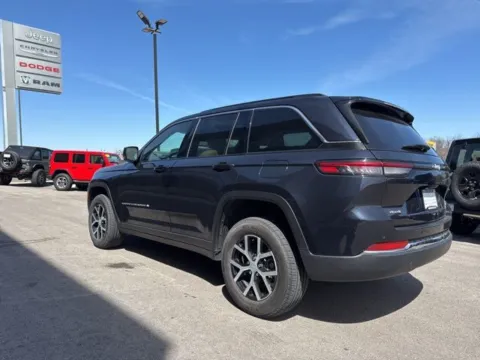 More photos of 2024 Jeep Grand Cherokee Limited at Airport Chrysler Dodge Jeep Ram, MO