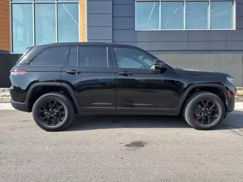 Photos of 2024 Jeep Grand Cherokee Altitude X for sale in Platte City, MO at Airport Chrysler Dodge Jeep Ram