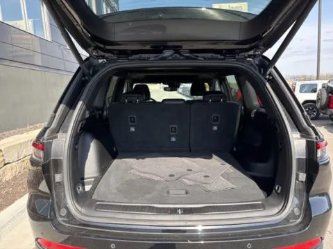 More photos of 2024 Jeep Grand Cherokee Altitude X at Airport Chrysler Dodge Jeep Ram, MO