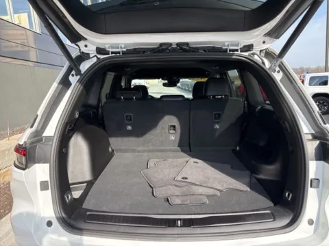 More photos of 2024 Jeep Grand Cherokee Altitude at Airport Chrysler Dodge Jeep Ram, MO