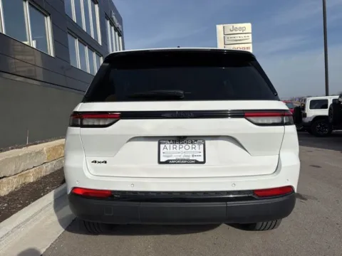 More photos of 2024 Jeep Grand Cherokee Altitude at Airport Chrysler Dodge Jeep Ram, MO
