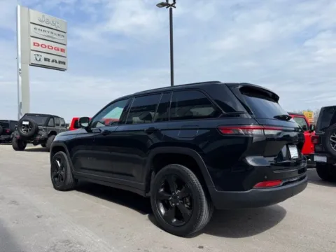 More photos of 2023 Jeep Grand Cherokee Limited at Airport Chrysler Dodge Jeep Ram, MO