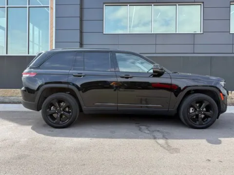 Photos of 2023 Jeep Grand Cherokee Limited for sale in Platte City, MO at Airport Chrysler Dodge Jeep Ram