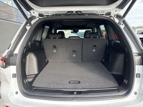 More photos of 2026 Jeep Grand Cherokee Limited at Airport Chrysler Dodge Jeep Ram, MO