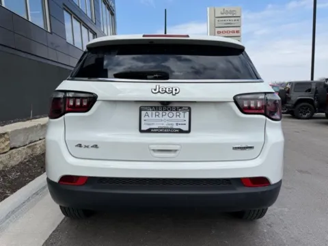 More photos of 2022 Jeep Compass Latitude at Airport Chrysler Dodge Jeep Ram, MO