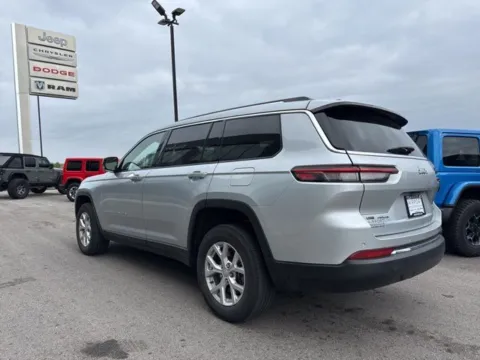 More photos of 2023 Jeep Grand Cherokee L Limited at Airport Chrysler Dodge Jeep Ram, MO