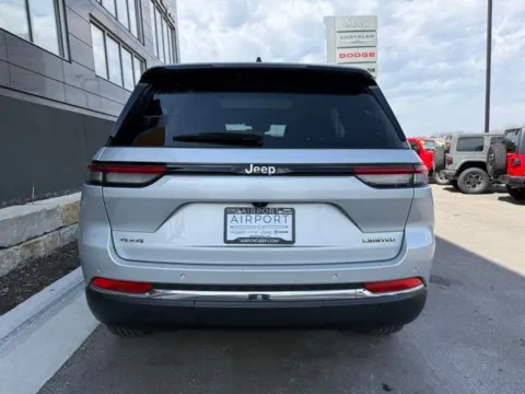 More photos of 2023 Jeep Grand Cherokee Limited at Airport Chrysler Dodge Jeep Ram, MO