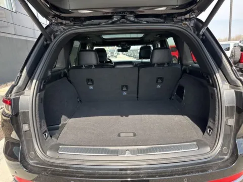 More photos of 2022 Jeep Grand Cherokee Overland at Airport Chrysler Dodge Jeep Ram, MO