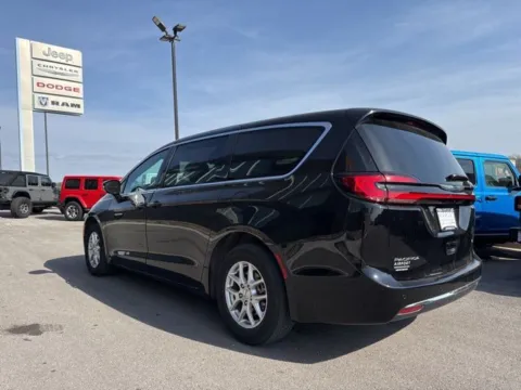 More photos of 2024 Chrysler Pacifica Touring at Airport Chrysler Dodge Jeep Ram, MO