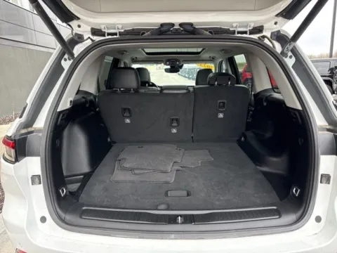 More photos of 2023 Jeep Grand Cherokee Limited at Airport Chrysler Dodge Jeep Ram, MO