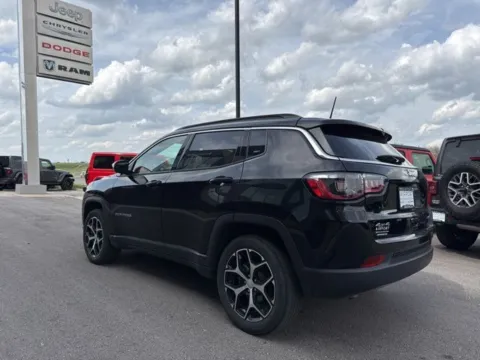 More photos of 2024 Jeep Compass Limited at Airport Chrysler Dodge Jeep Ram, MO