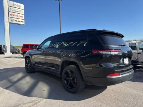 More photos of 2024 Jeep Grand Cherokee L Altitude X at Airport Chrysler Dodge Jeep Ram, MO