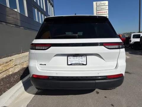 More photos of 2023 Jeep Grand Cherokee Altitude X at Airport Chrysler Dodge Jeep Ram, MO