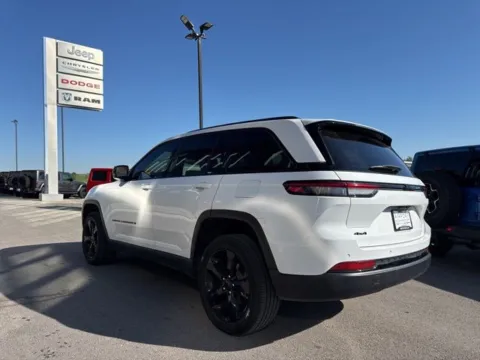More photos of 2023 Jeep Grand Cherokee Altitude X at Airport Chrysler Dodge Jeep Ram, MO