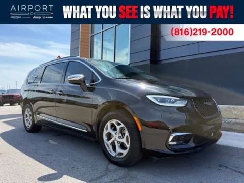 Black 2022 Chrysler Pacifica Limited for sale in Platte City, MO