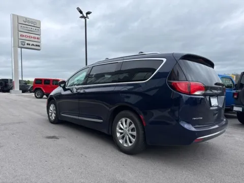 More photos of 2018 Chrysler Pacifica Touring L at Airport Chrysler Dodge Jeep Ram, MO