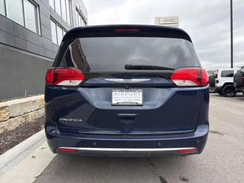 More photos of 2018 Chrysler Pacifica Touring L at Airport Chrysler Dodge Jeep Ram, MO