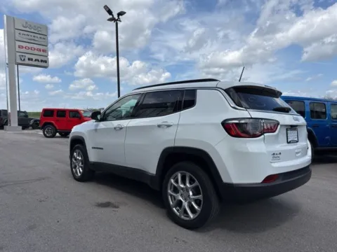 More photos of 2022 Jeep Compass Latitude Lux at Airport Chrysler Dodge Jeep Ram, MO