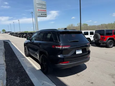 More photos of 2023 Jeep Grand Cherokee Altitude X at Airport Chrysler Dodge Jeep Ram, MO