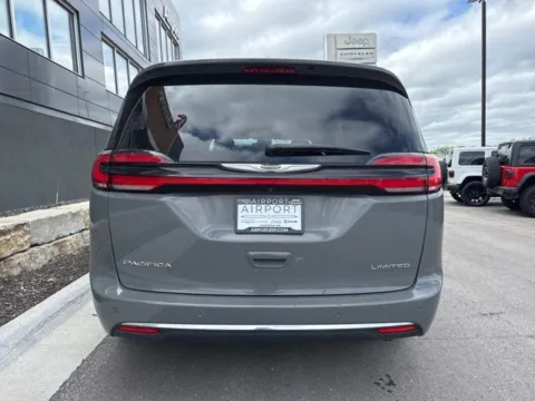 More photos of 2023 Chrysler Pacifica Limited at Airport Chrysler Dodge Jeep Ram, MO
