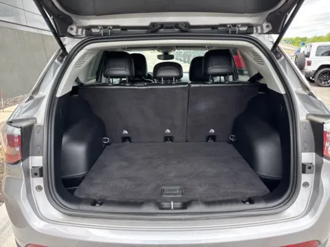 More photos of 2020 Jeep Compass Latitude at Airport Chrysler Dodge Jeep Ram, MO