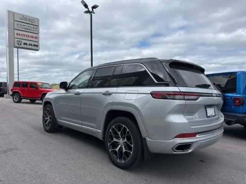 More photos of 2025 Jeep Grand Cherokee Summit at Airport Chrysler Dodge Jeep Ram, MO