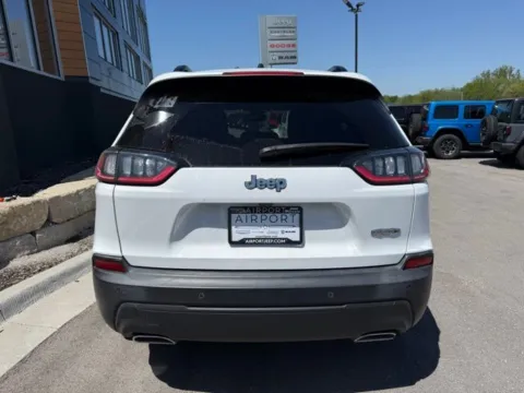 More photos of 2022 Jeep Cherokee Latitude Lux at Airport Chrysler Dodge Jeep Ram, MO