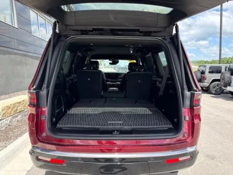 More photos of 2024 Jeep Wagoneer at Airport Chrysler Dodge Jeep Ram, MO