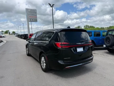 More photos of 2023 Chrysler Pacifica Touring L at Airport Chrysler Dodge Jeep Ram, MO