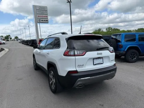 More photos of 2022 Jeep Cherokee Limited at Airport Chrysler Dodge Jeep Ram, MO